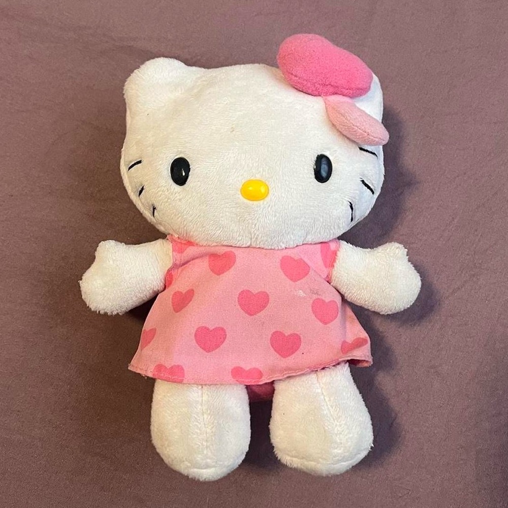 Hello Kitty Valentines heart plushie